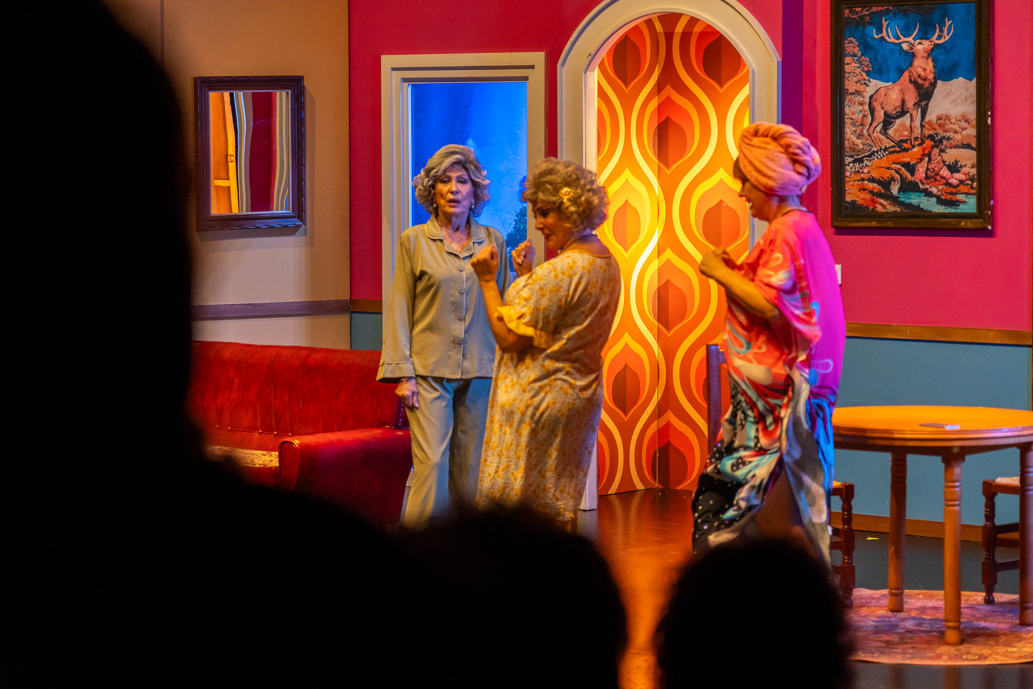 Productora y distribuidora teatral Especializada en Comedias – No Somos Nadie